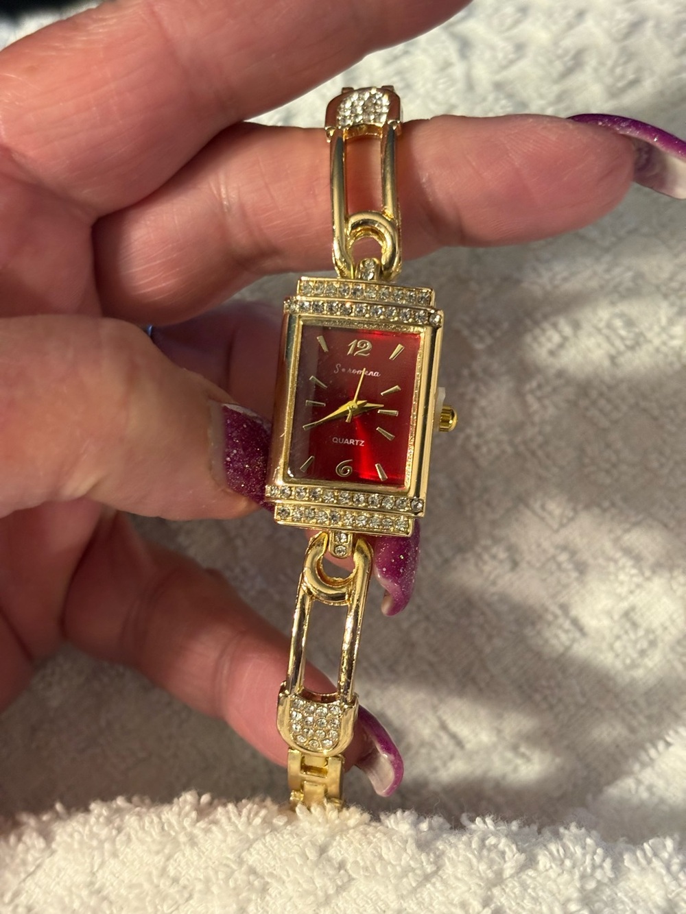Watch- Red Face Vintage Rectangular Gold Tone alloy material Watch Diamond-Accen